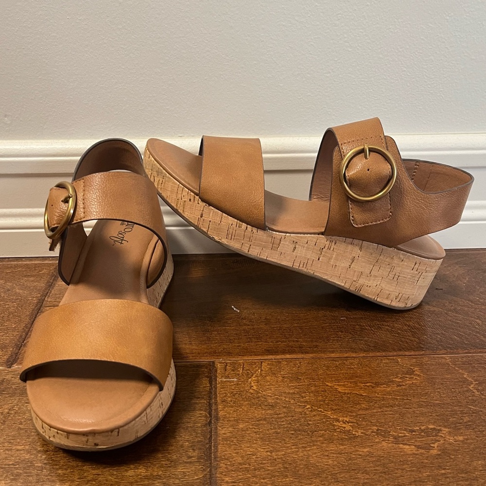 Thick Strap wedges